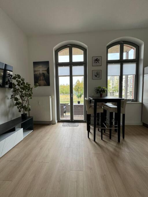 Apartment Mit Parkplatz Und Wifi Magdeburg Exterior photo