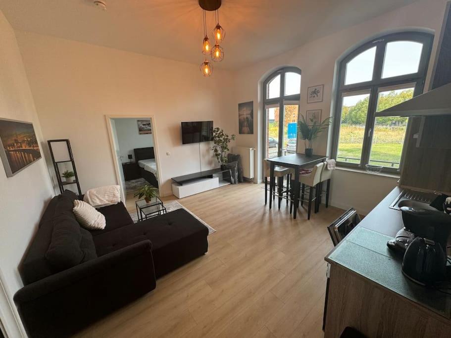 Apartment Mit Parkplatz Und Wifi Magdeburg Exterior photo